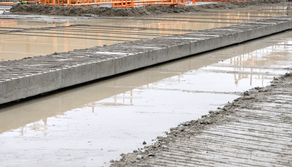 découvrez les normes et bonnes pratiques pour déterminer l'épaisseur maximale d'une arase en béton ou mortier, afin d'assurer la durabilité et la solidité de vos constructions.